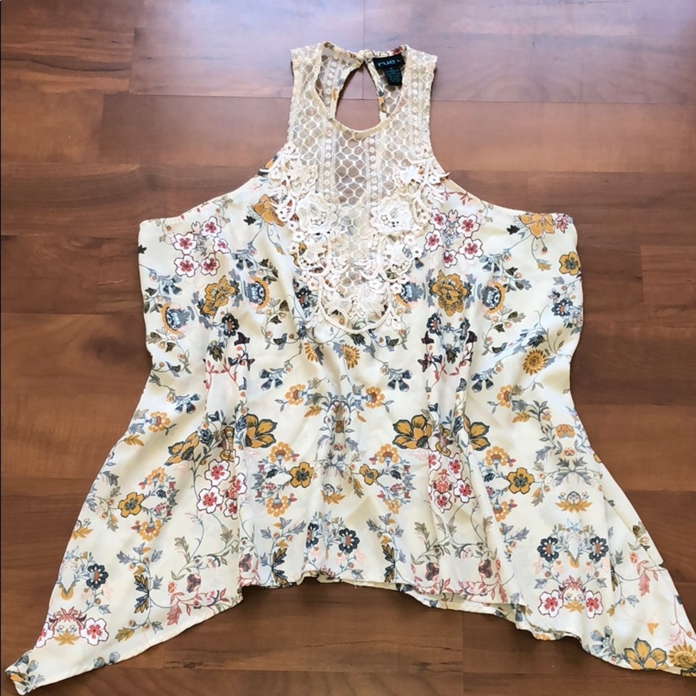 Rue 21+ fabric and lace shark bite blouse